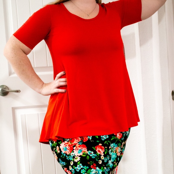 LuLaRoe Tops - Small LuLaRoe Perfect T
